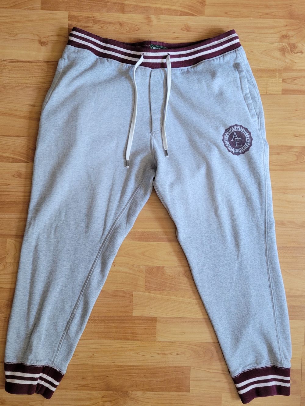 American Eagle Super Soft Fleece Gray Sweatpants with Maroon Trim, Large
